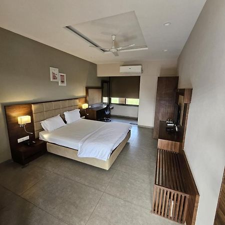 Club Azzurro Resort - Nalsarovar Nānodra Exterior foto